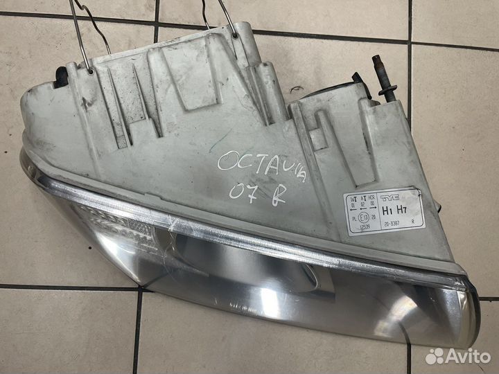 Фара правая 20-A669-05-2B skoda Octavia A5
