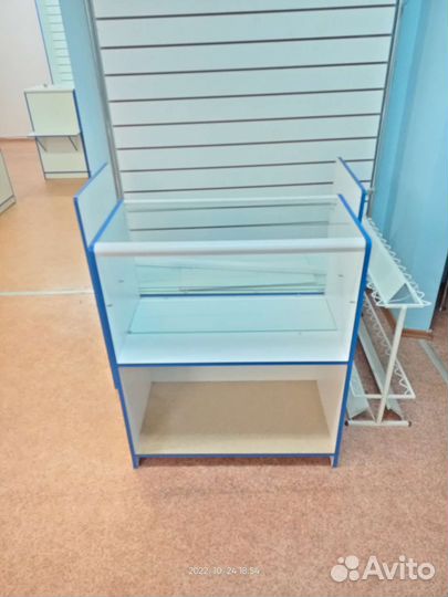 Витрины и стеллажи бу