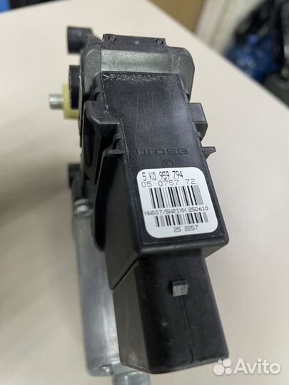 Моторчик заднего стеклоподъемника Гольф 6