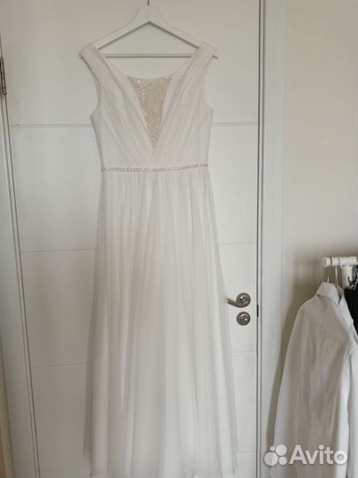 Свадебное платье 44