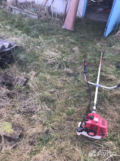 Тример бензиновый