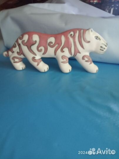 Статуэтка тигр