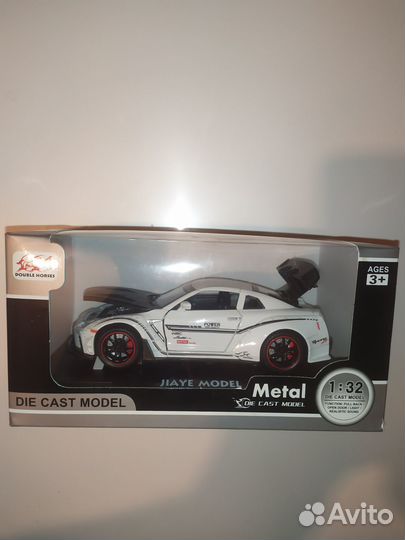 Машинка Nissan Skyline R35