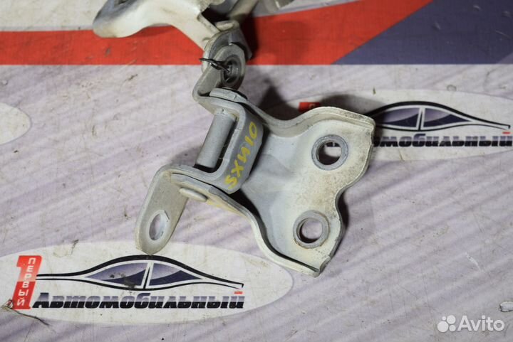 Петля дверная низ зад лево c Toyota Gaia ACM10G 1A