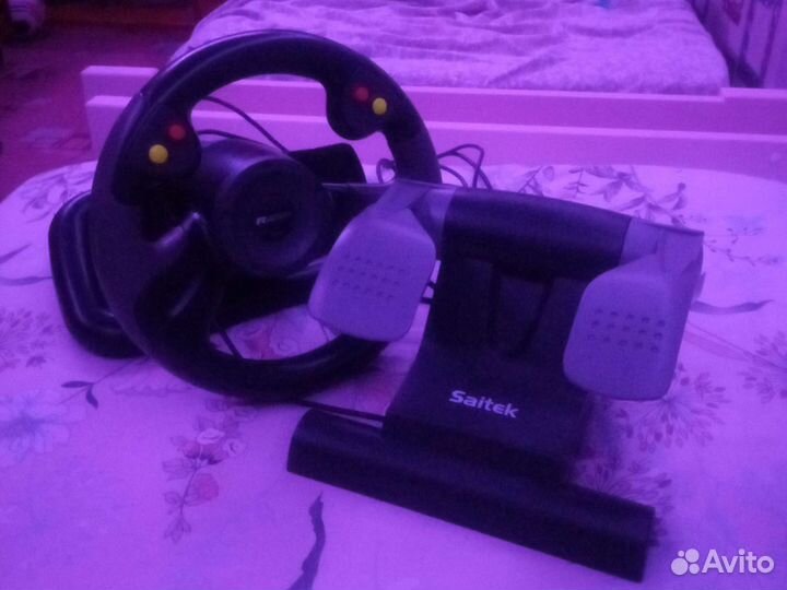 Игровой руль с педалями