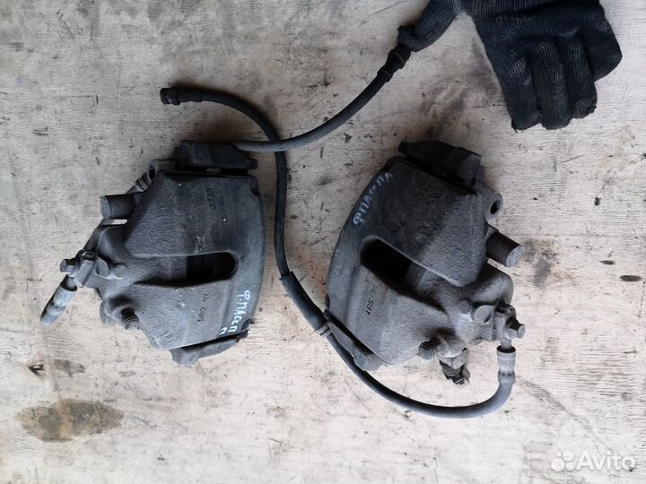 Суппорт передний на VW Passat B7 08-17 CC