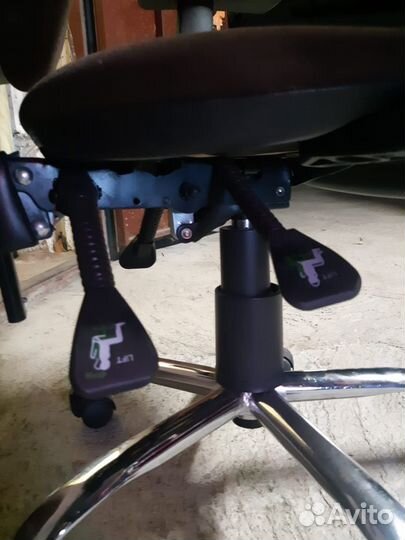 Офисное кресло