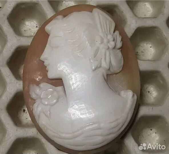 Антикварная камея на раковине Англия