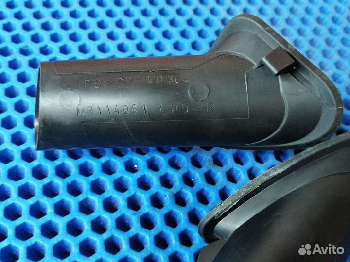 Воздуховод верхний Mitsubishi carisma