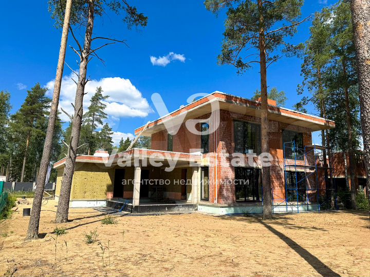 Дом 454,2 м² на участке 12,6 сот.