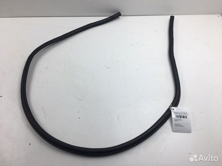 Уплотнитель капота Audi A6 4F2 BDW 2007