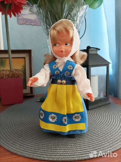 Кукла ГДР в национальном шведском костюме