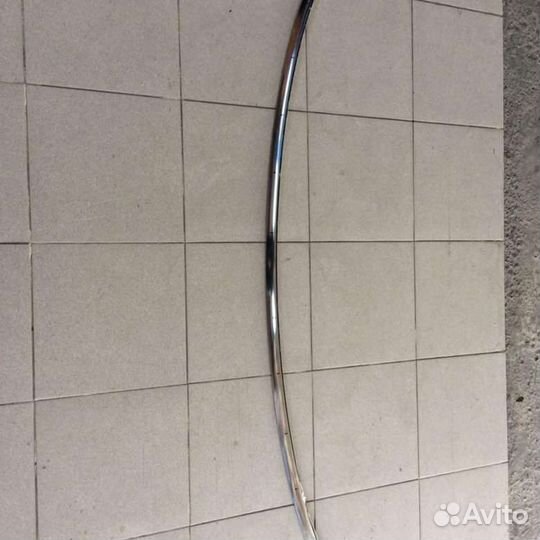 Молдинг лобового стекла верхний Infiniti QX56