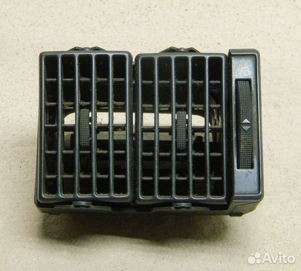 Дефлектор торпедо левый Audi 80 B3