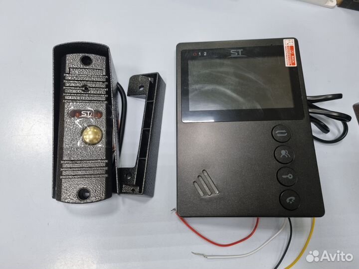 Бюджетный комплект видеодомофон и вызывная панель