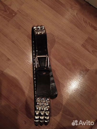 Кожаный ремень с клепками