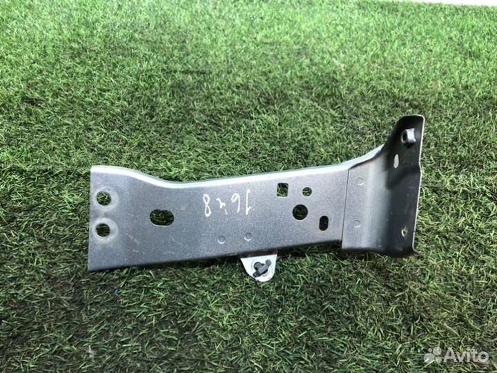 Кронштейн крепления крыла передний левый Mazda