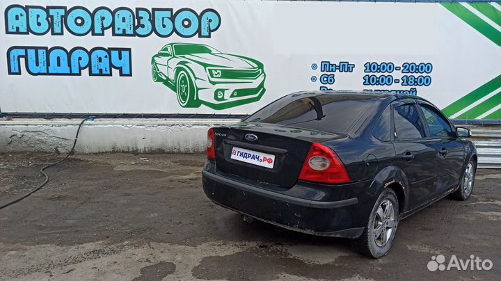 Накладка ручки внутренней правая Ford Focus 2 3M51226A36ADW. С кнопкой стекло-ка