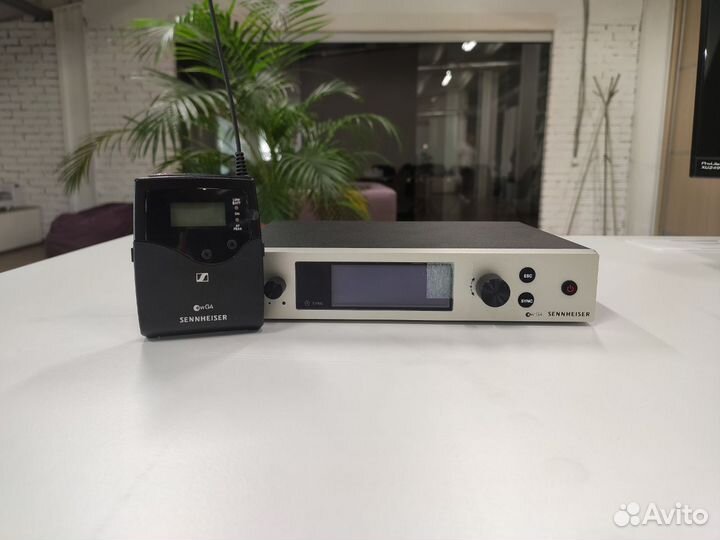 Радиосистема Sennheiser EW 300 G4-headmic1-RC-AW+