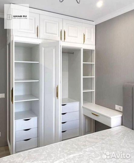 Современный распашной шкаф