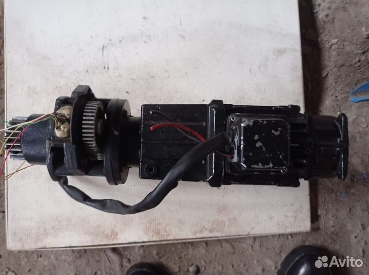 Запчасти для электротележки Linde W4X144
