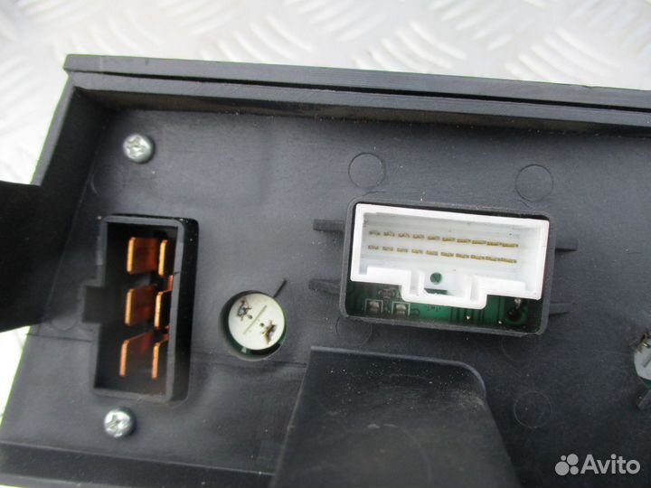 Блок управления отопителем SsangYong Kyron