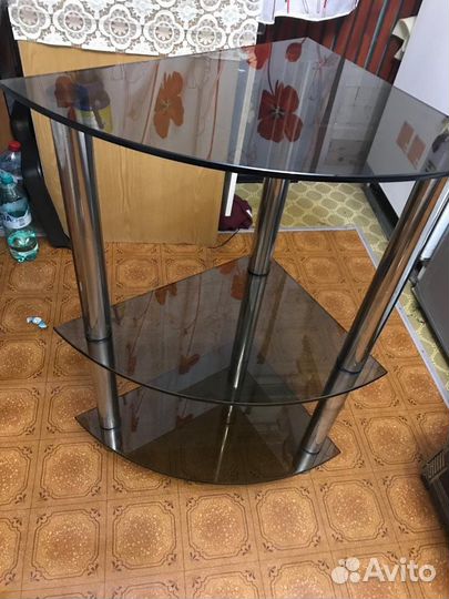 Стеклянная тумба с полками