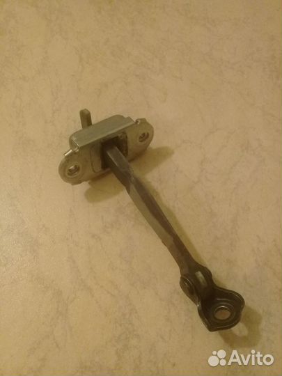 Ограничитель двери з/п аурис Е180