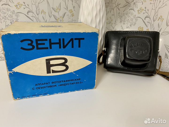 Плёночный фотоаппарат Зенит 1977 года