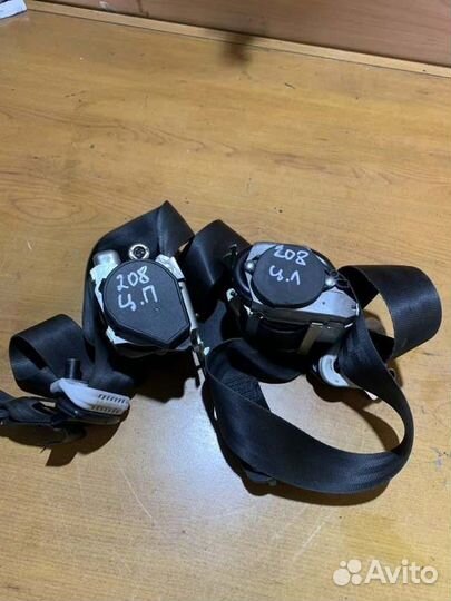 Ремень безопасности передний правый Peugeot 208