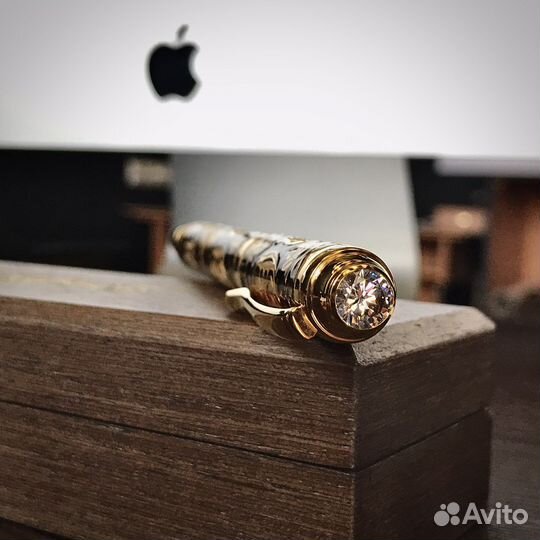 Ручка с именной гравюрой в золоте с фианитами