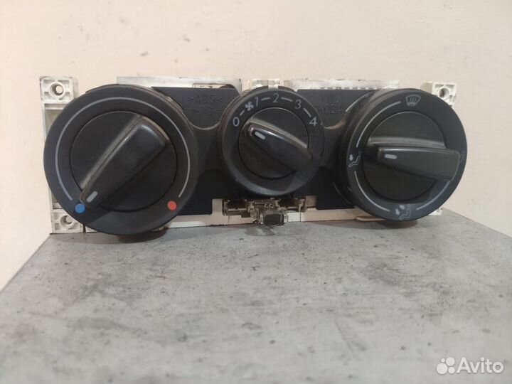 Блок управления печкой Skoda Octavia 1 (A4)