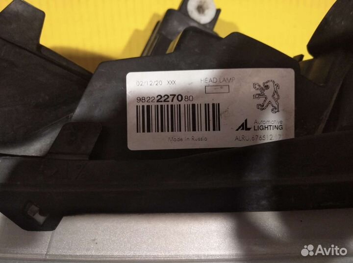Передняя фара peugeot 408