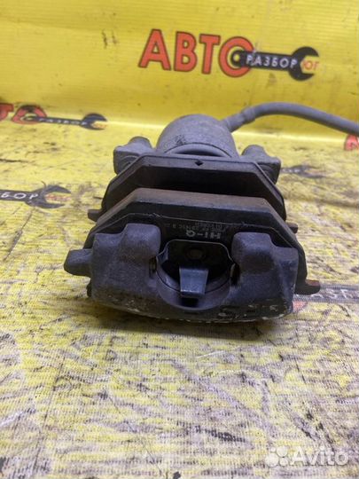 Суппорт передний правый Volkswagen Jetta 1K2 BSE