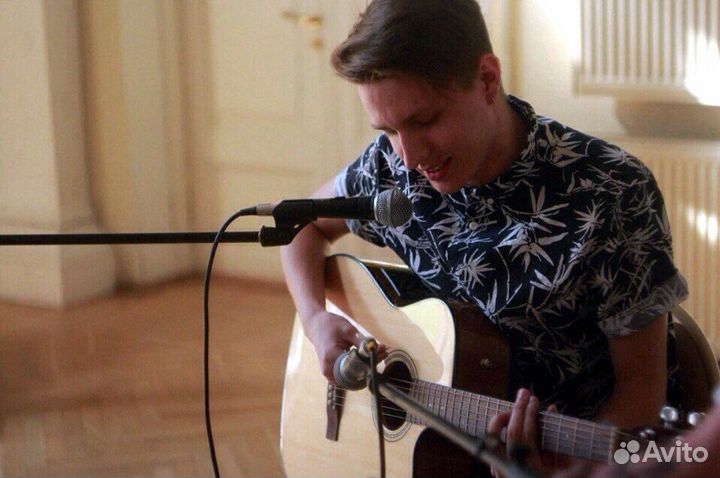 Репетитор по игре на гитаре