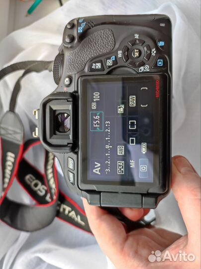 Зеркальный фотоаппарат canon 600d (пробег 35к)