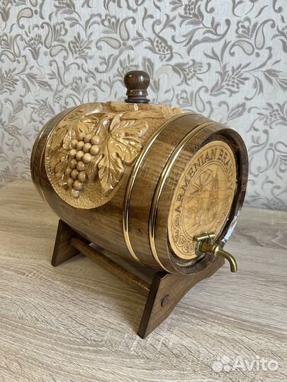 Деревянный бочонок для вина