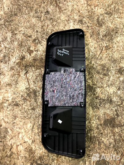 Пластик крышки багажника Volkswagen Polo 5