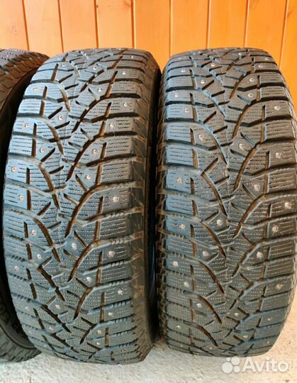 Bridgestone Blizzak Spike-02 SUV 215/60 R17 100T