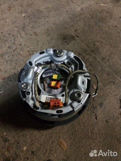 Подушка руля круглая на Audi A8 D3