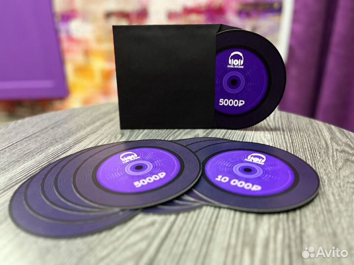 Студия звукозаписи, записать песню. Дикторы