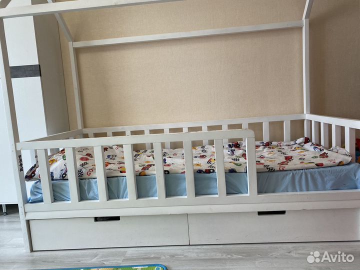 Кровать домик с ящиками и матрасом