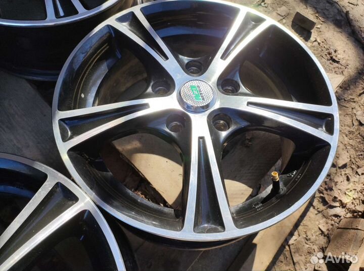 Литые диски r15 5x114.3 dia 54,1