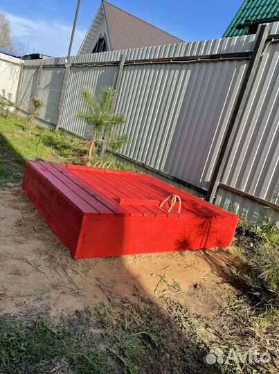 Песочница с крышкой и лавочкой