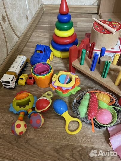 Развивающие игрушки для малышей пакетом