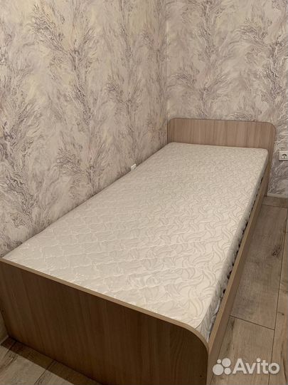 Кровать, комод, полка, стол