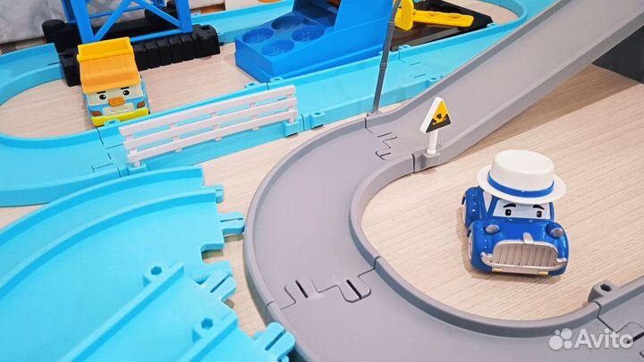 Робокар поли