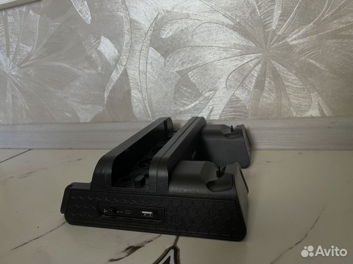 Док-станция для PlayStation 4 c охлаждением