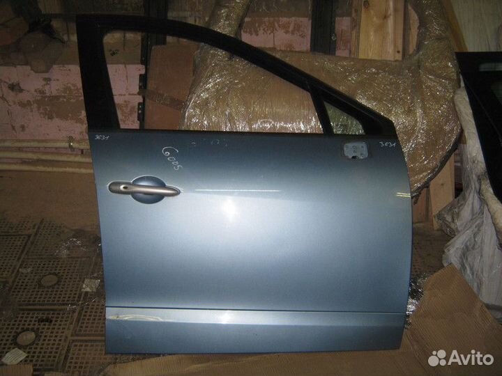 Дверь передняя правая Renault Scenic 3