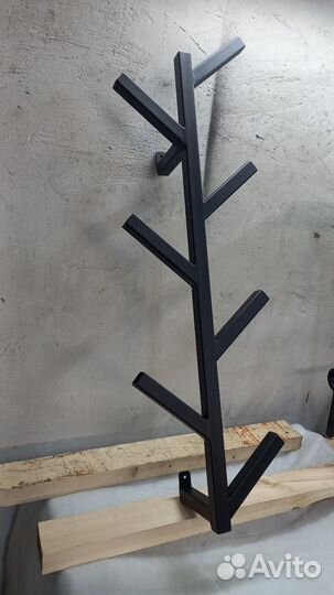 Вешалка настенная металлическая